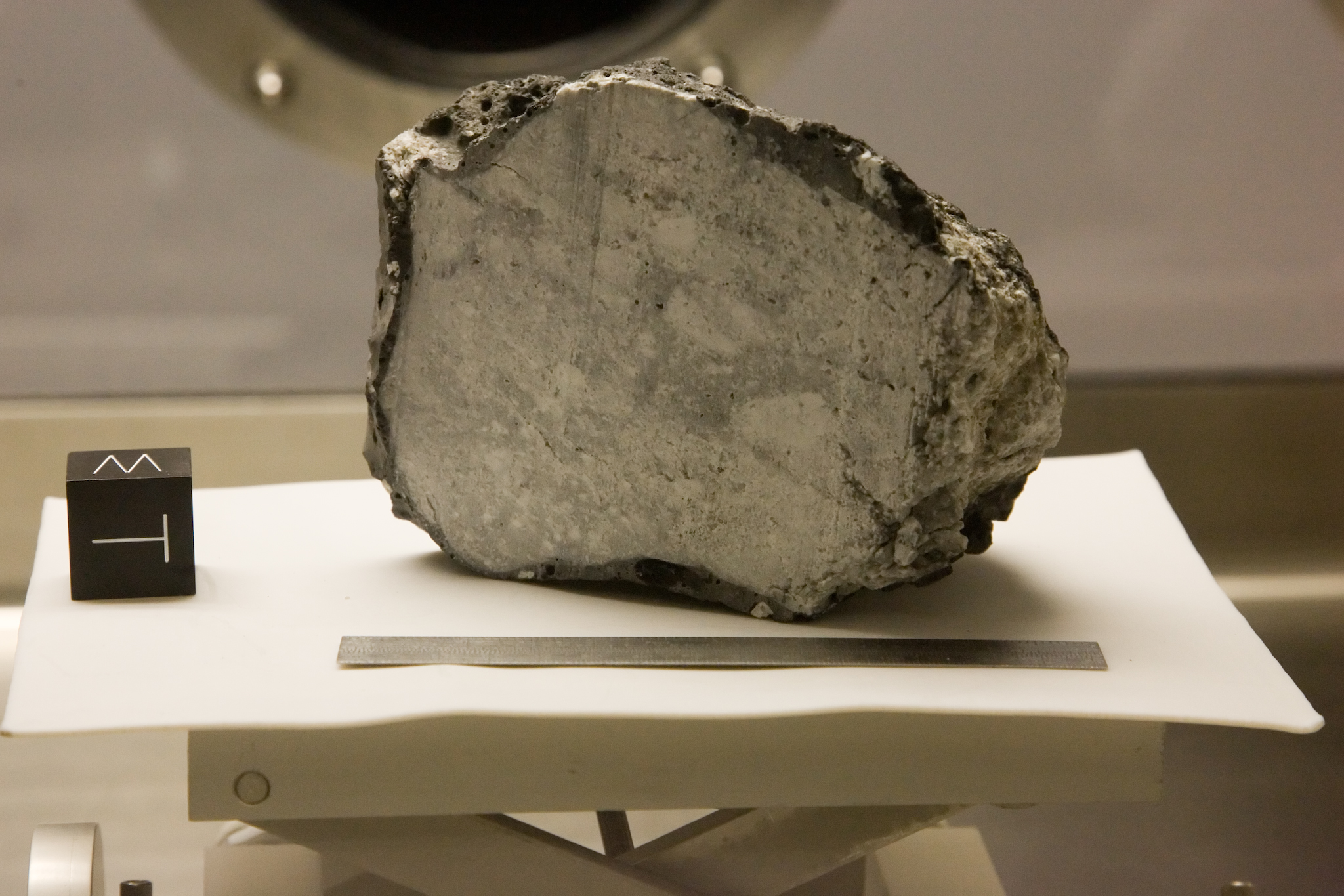 China Claims Fusion Power Found in Moon Rocks